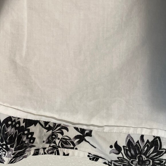 Talbots size 12, black & white floral, A-Line pleated skirt - Picture 5 of 7